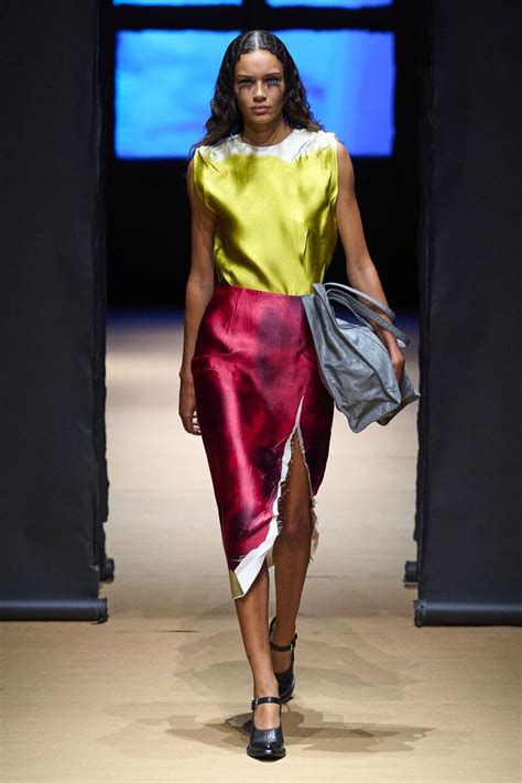 Prada Sfilata Donna Spring Summer 2022 